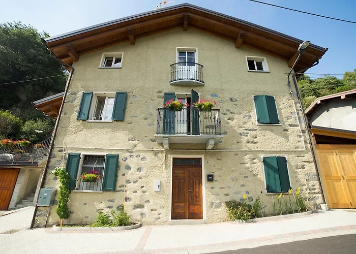 Ca' La Vedescia 3* Teglio