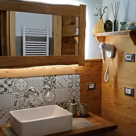 Ca' La Vedescia Nocleg ze śniadaniem 3*