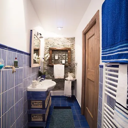 Ca' La Vedescia Nocleg ze śniadaniem 3*