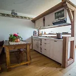 Ca' La Vedescia Bed & Breakfast 3*